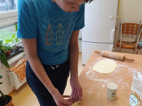 Pečení svatomartinských rohlíčků 6.C